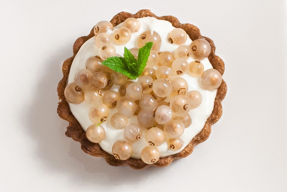 Experiment with white berries, to be honest, I didn't know what they were on my travels to Borough Market! Either way they made a yummy white currant tart!