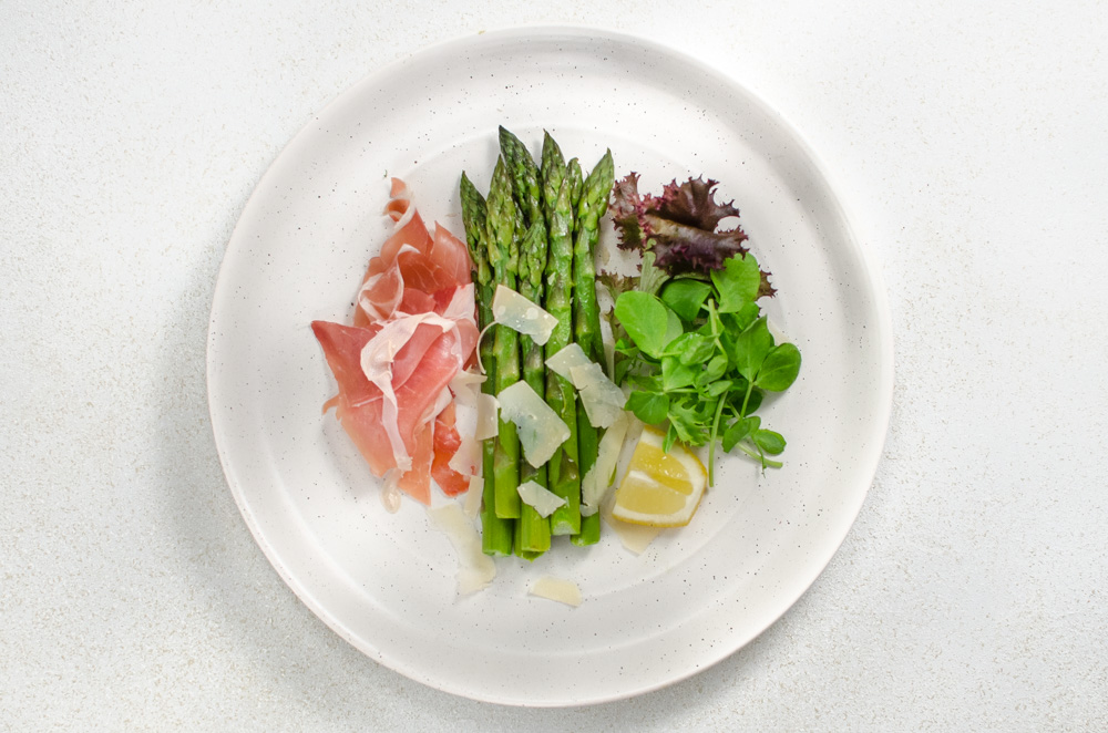 Here is the simplest way to enjoy the flavour combination of asparagus and Parma ham - side-by-side.