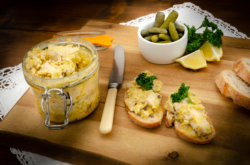 These rillettes are similar to potting tuna & sweetcorn or a making a pate of the combo. Whatever you call then, you have all the great flavours of tuna in sweetcorn in handy jar that keeps for days.